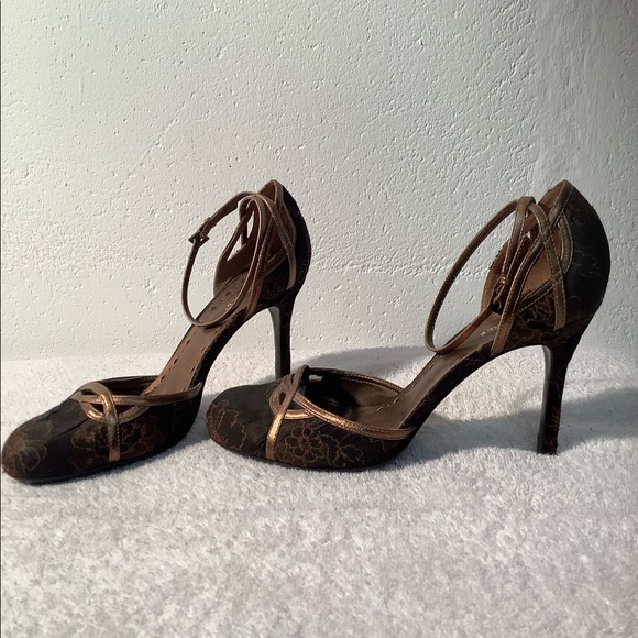 BCBG bronze heels. Beautiful for the holidays! - Picture 2 of 7